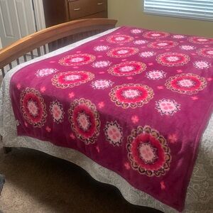 Vera Bradley Purple Magenta Madela Blanket